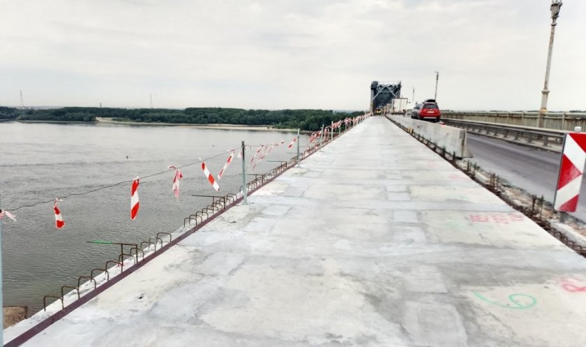 монтираха стоманобетонни панели 240 метрова отсечка дунав мост русе