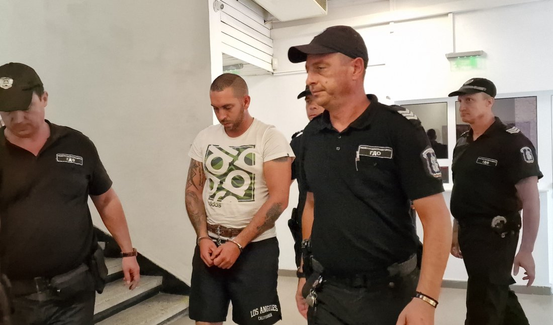 Военният, прострелял приятел с въздушна пушка в Каравелово, остава в ареста