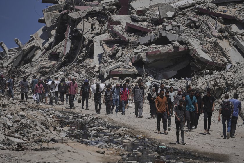 Израел атакува смятания за последен бастион на Хамас - бежанският лагер Дейр ал Балах