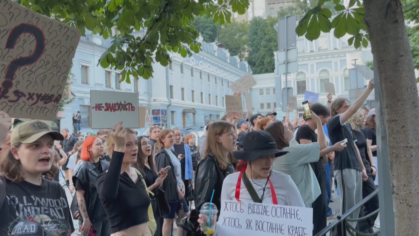 Масови антикорупционни протести в Украйна срещу указ на Зеленски