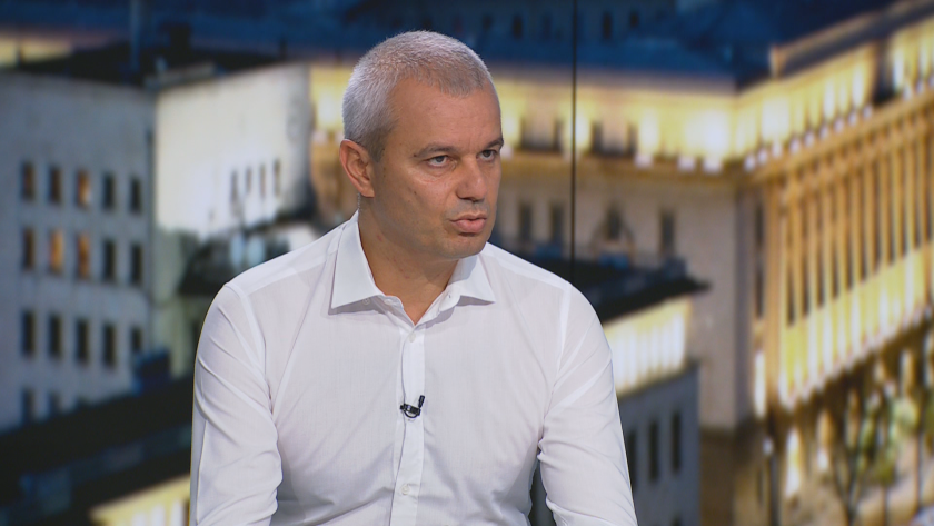 Костадин Костадинов за разнопосочните позиции на ПП-ДБ за КПК: Това е тотална политическа шизофрения