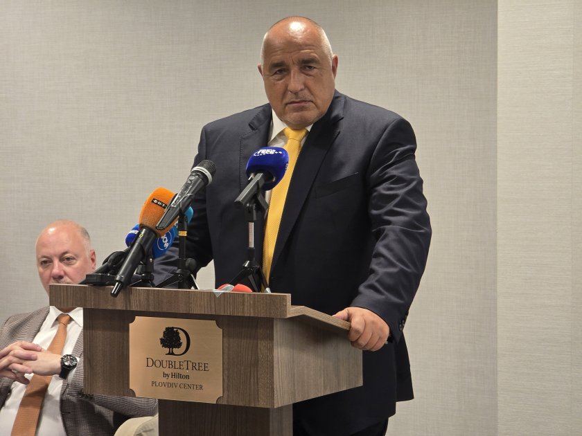 Борисов към Радев: Обади се лично на Тръмп и оправи дреболиите с митата