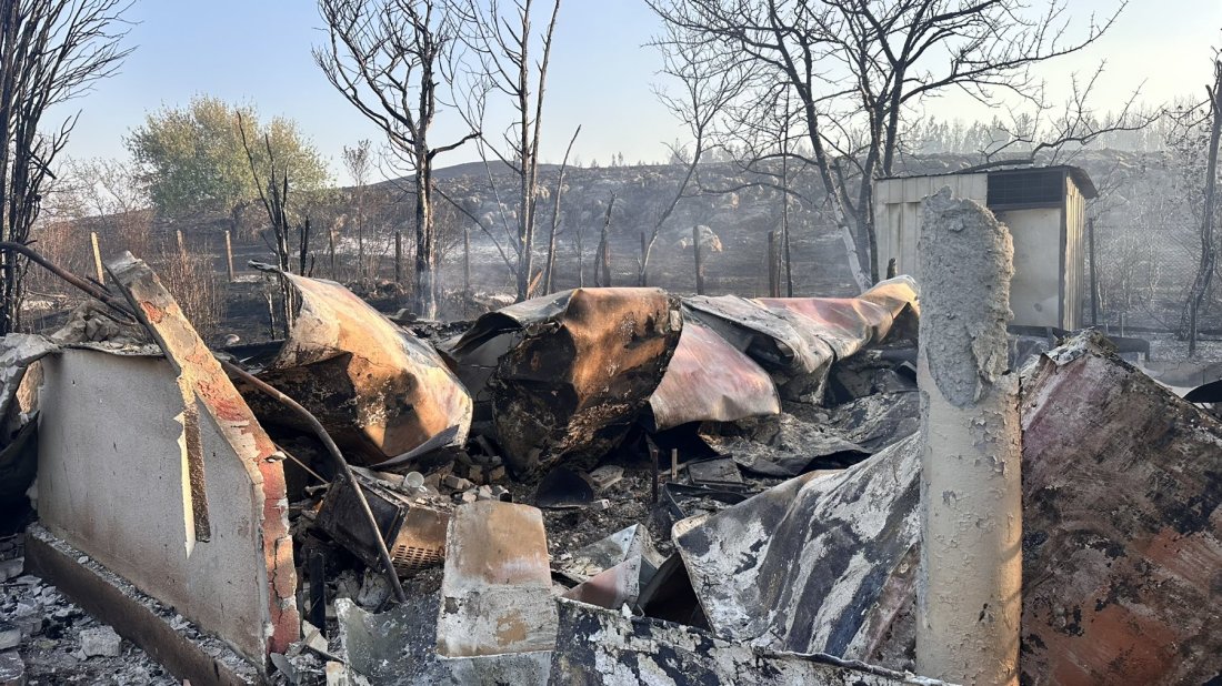 В огнен капан: 12 екипа на пожарната още се борят със стихията край Костинброд