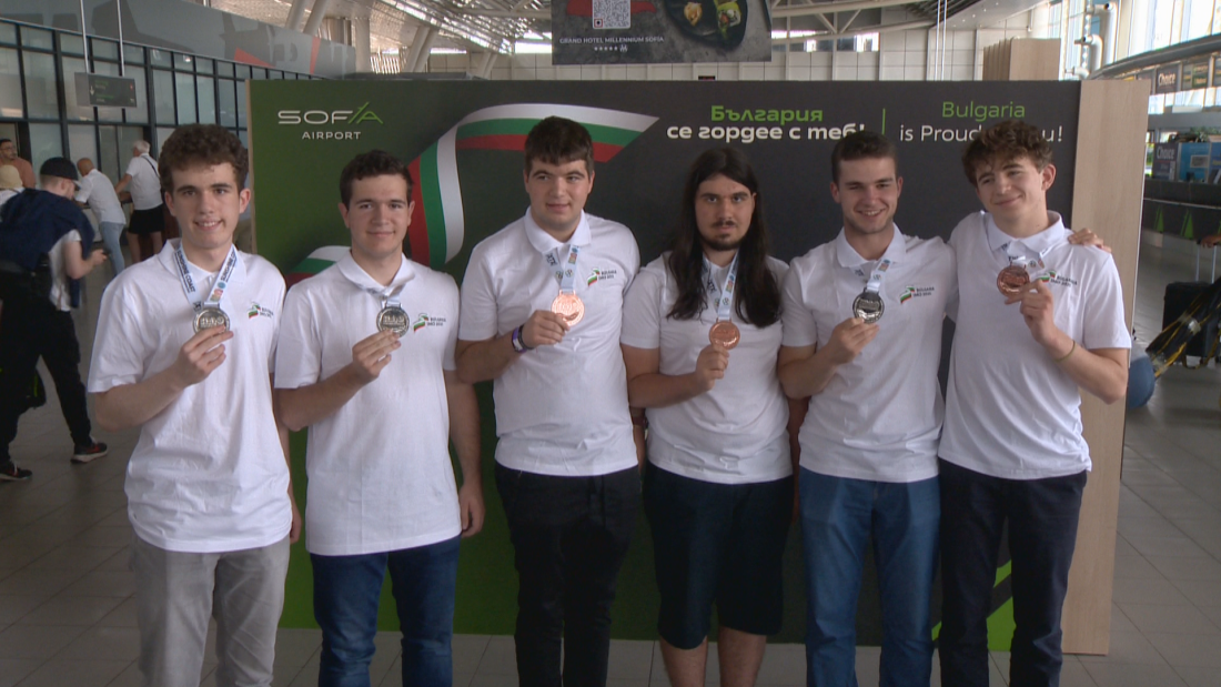 Медали за българските математици на международната олимпиада в Австралия