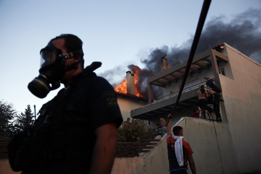 Балканите в капана на огнената стихия