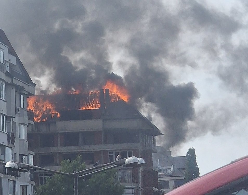 Голям пожар в новострояща се сграда в столичния квартал "Лагера"