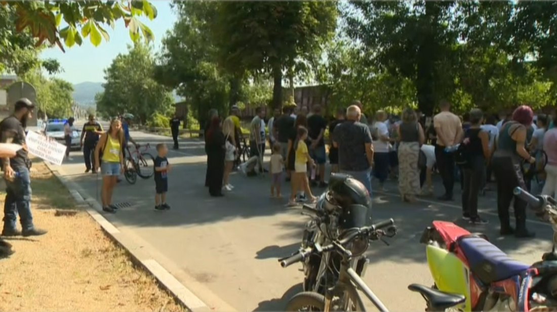 След смъртта на моторист в Нови Искър: Близките му протестираха с искане за справедливост