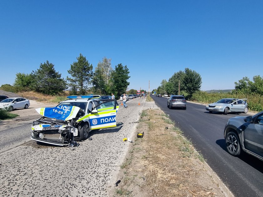 тапа плевенско заради катастрофа полицейски автомобил