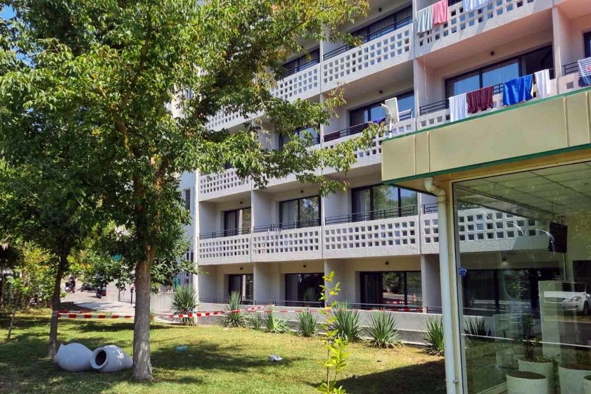 "Пробвал е от едната тераса да отиде в другата": Дете е в кома след тежък инцидент в Китен