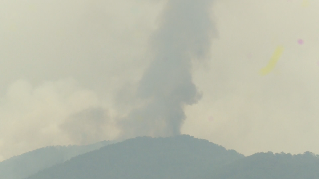 Лошите метеорологични условия разрастват пожара край Струмяни