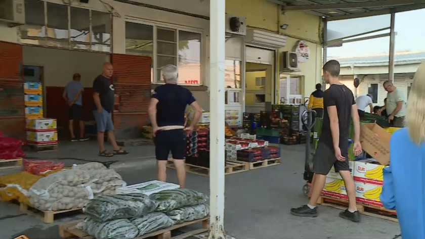 Цените в левове и евро: На тържището в Първенец са почти готови за промяната