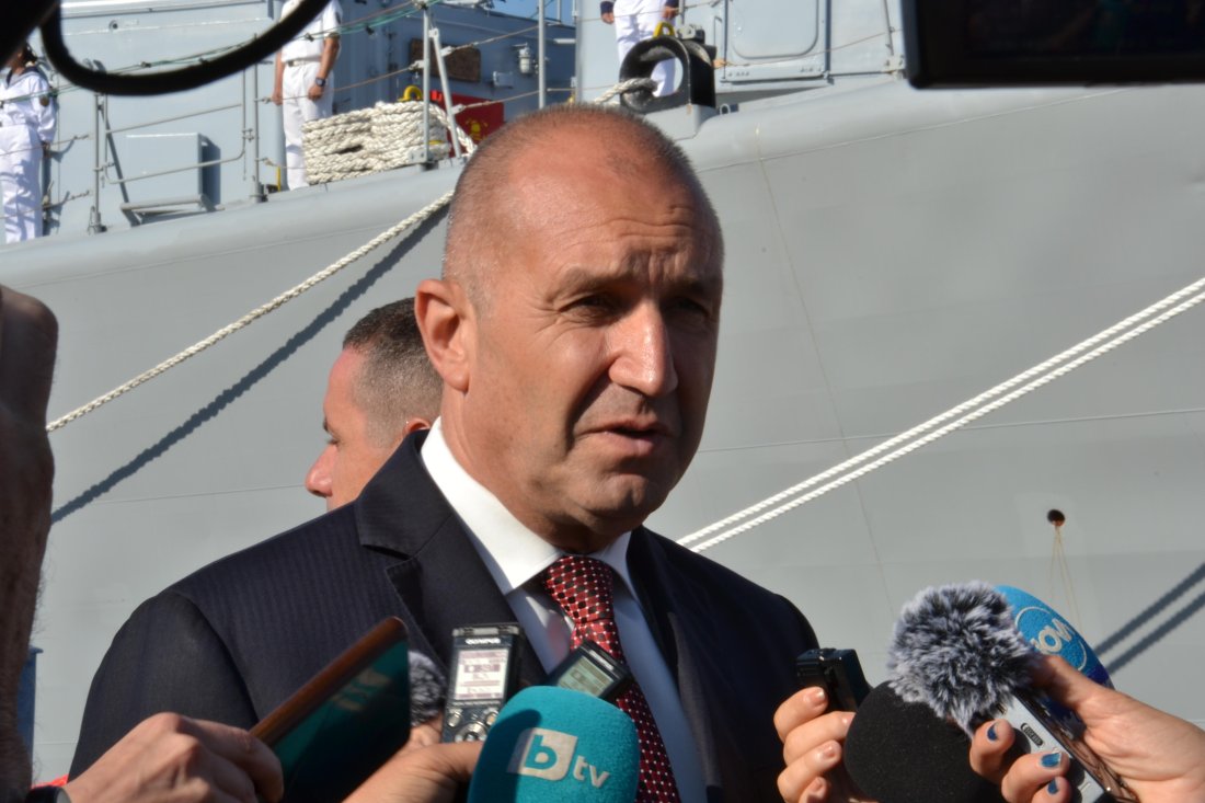 Президентът Румен Радев с критики към кабинета: Стягат най-големия грабеж от 90-те години насам