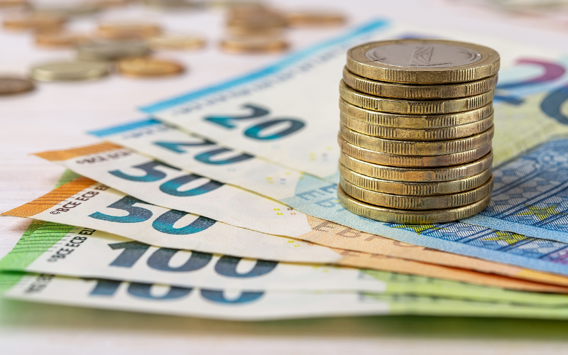 Бележки в евро и левове: 50 млн. ще плати бизнесът за пренастройване на касовите апарати