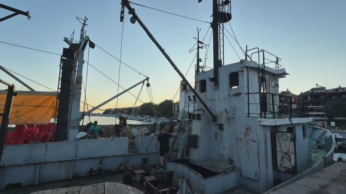 Корабът "Чавдар" става изкуствен риф в Черно море
