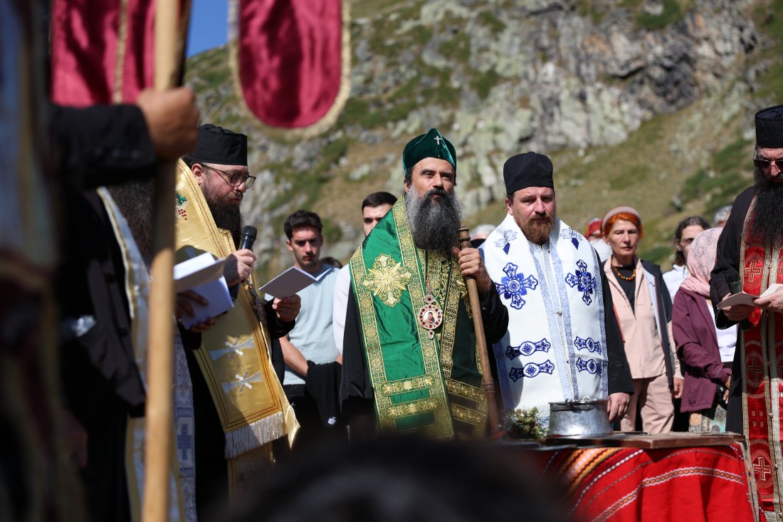 По пътя на вярата: Патриарх Даниил ще отслужи водосвет на езерото Бъбрека в Рила