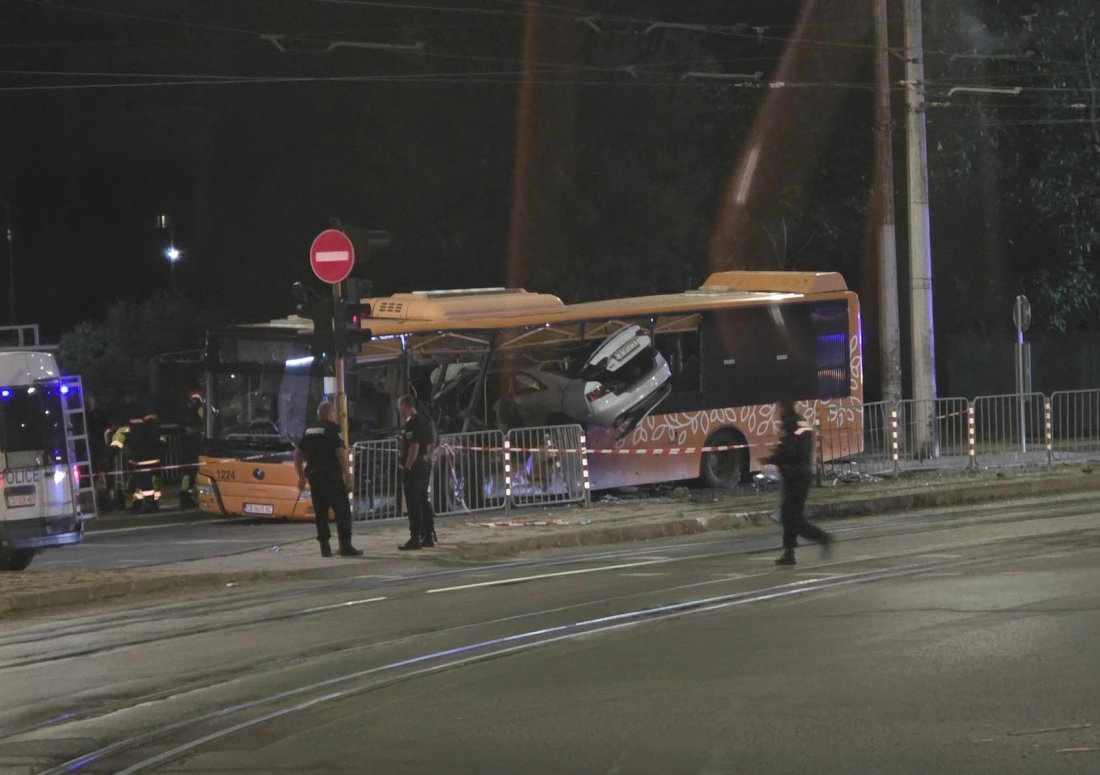 Three People in Critical Condition after a Brutal Crash between a Car and a Public Transport Bus in Sofia (VIDEO)