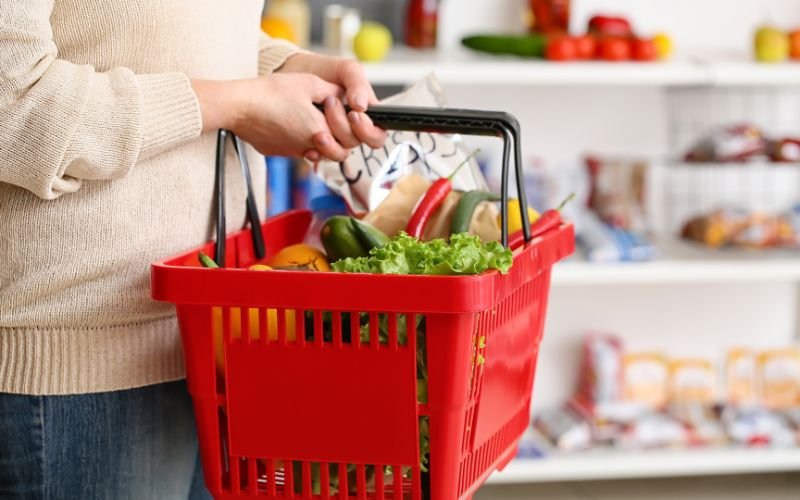 Потребителската кошница - купуваме по-евтини яйца, сирене, ориз и брашно