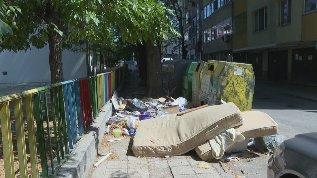 В разгара на летния сезон: Варна е зарината с едрогабаритни отпадъци