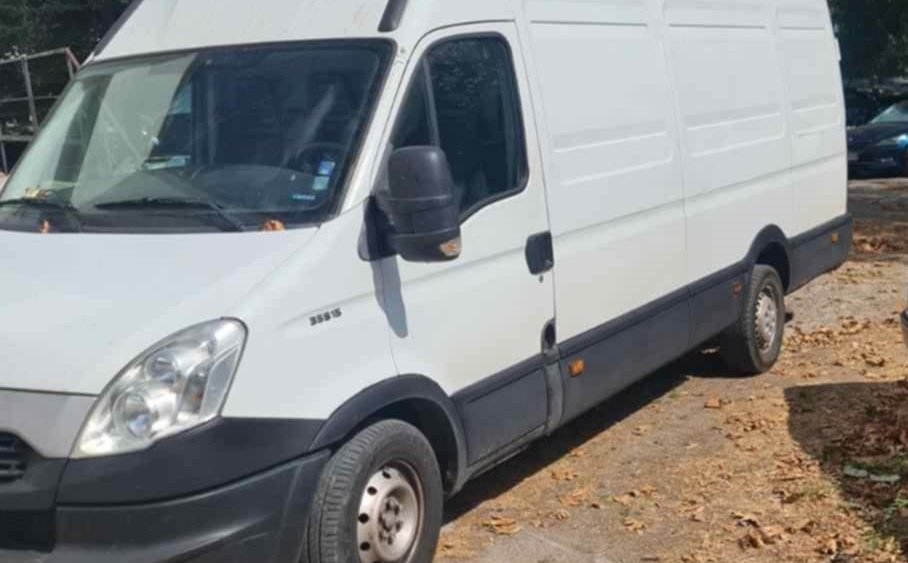 Втори бус с 24 мигранти заловиха гранични полицаи от Царево