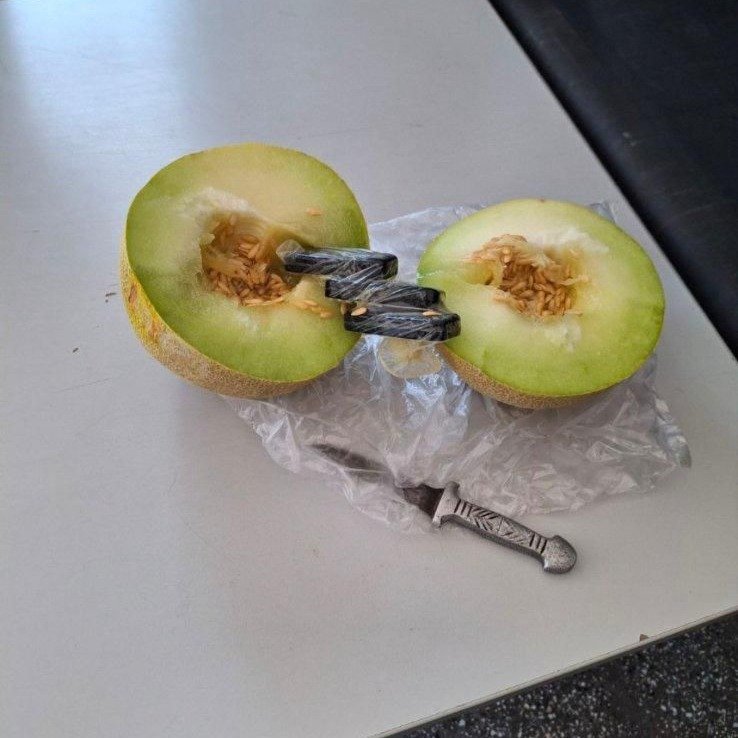 Изобретателно зад решетките: Искаш телефон в затвора - вкарват ти го в пъпеш или готварска печка