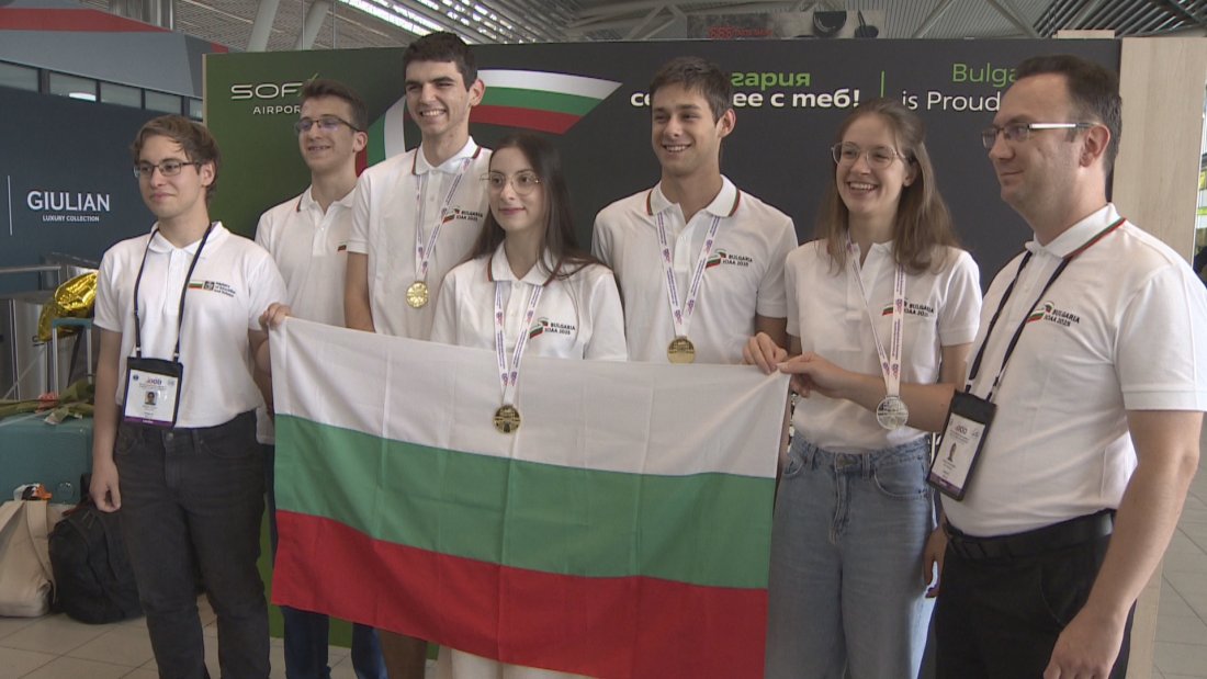 Повод за гордост: Триумф на български ученици на международна олимпиада в Индия