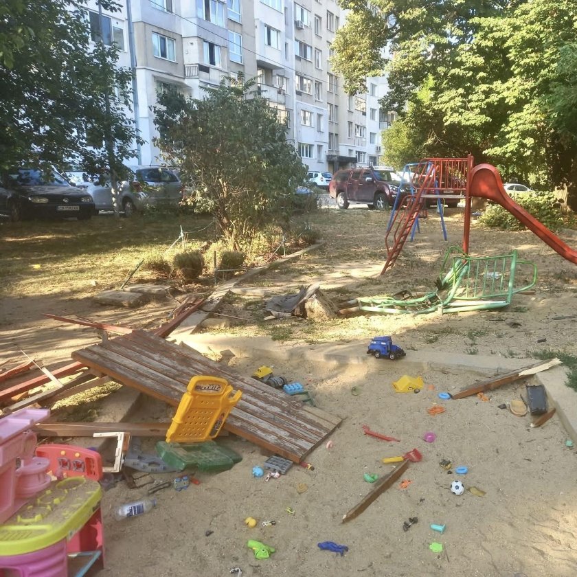 Пияният шофьор, забил се в детска площадка, е стар познайник на полицията - осъждан е