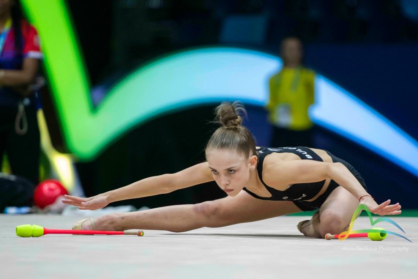стилияна николова ева брезалиева проведоха подиум тренировка световното първенство художествена гимнастика