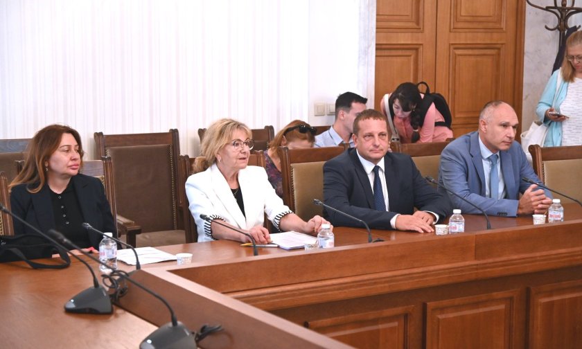 Изслушват кандидатите за членове на Комисията за противодействие на корупцията