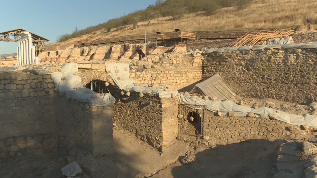 Две обществени сгради проучват археолозите в Хераклея Синтика