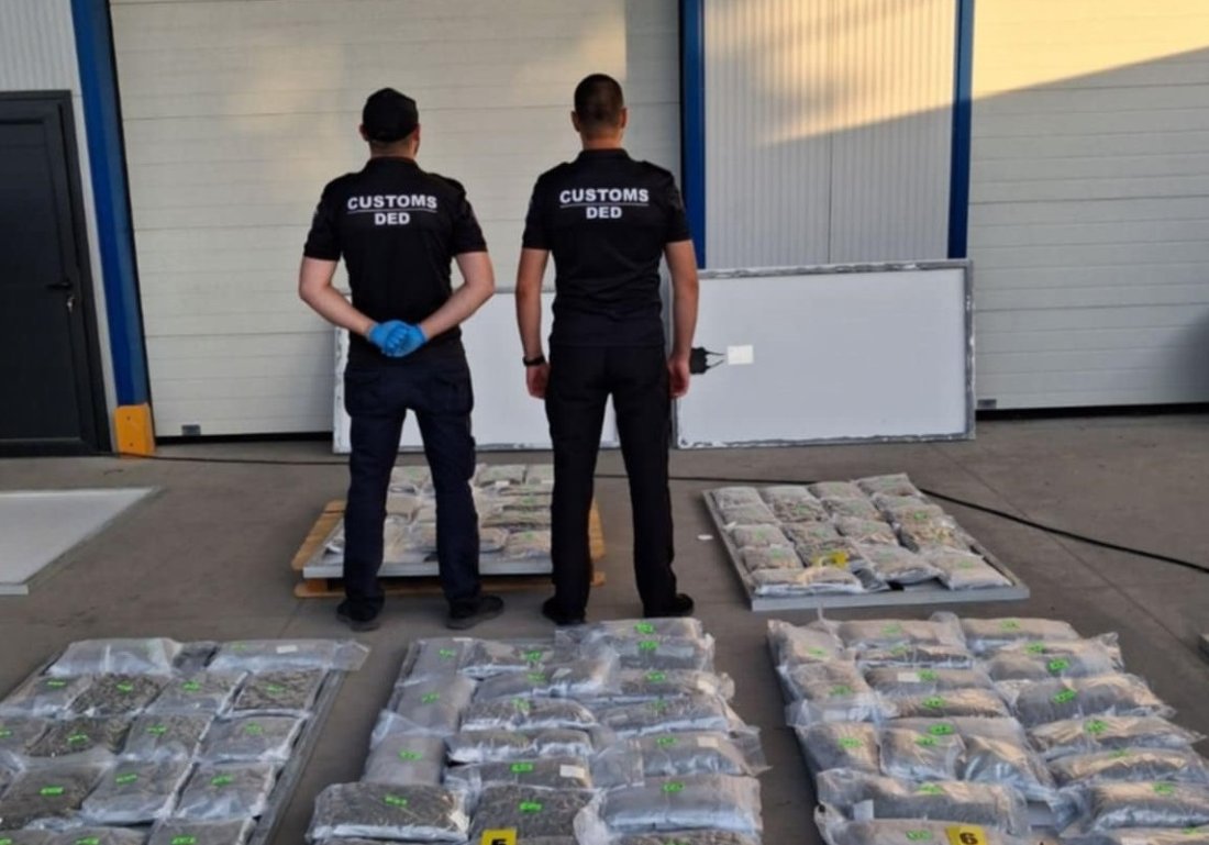 50 кг марихуана за близо 1 млн. лева в соларни панели откриха митничари (СНИМКИ И ВИДЕО)