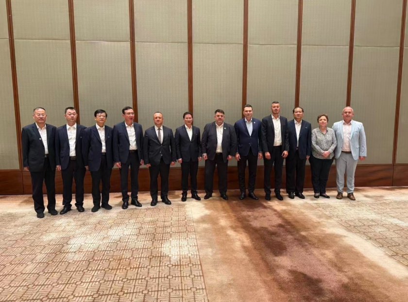 Атанас Зафиров и Иван Иванов в Китай за военния парад, премиерът - не сме ги командировали