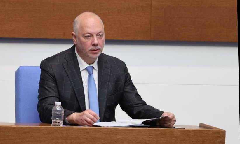 Изслушаха премиера Желязков заради проблема със самолета на Фон дер Лайен