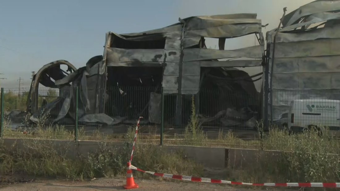 Пожар горя в склад за фолио в София