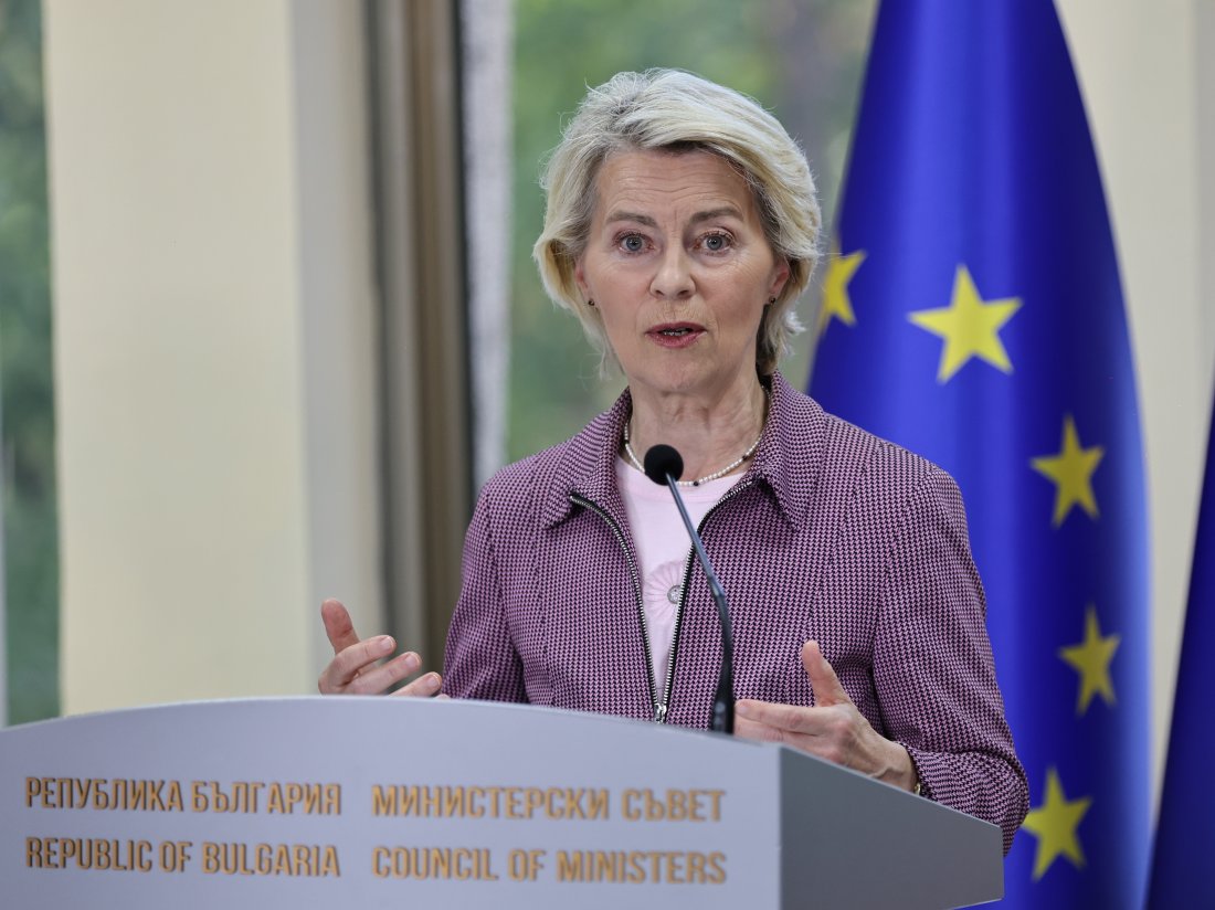 Какво спря GPS-а на самолета на Урсула фон дер Лайен в Пловдив?