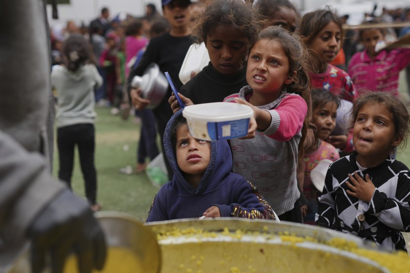 Израелската армия контролира около 40% от град Газа