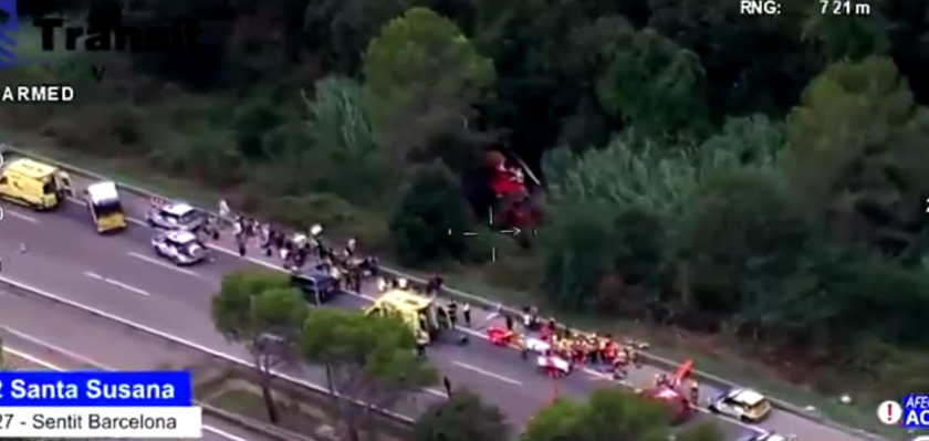 Автобус се преобърна на магистрала до Барселона, четирима са тежко ранени