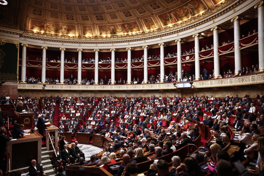 Правителството на Франция падна след поискания вот на доверие заради бюджета