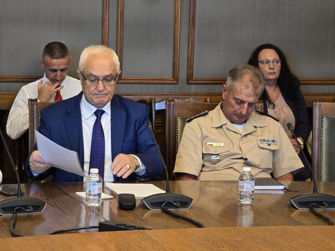 Българската позиция: Военният министър определи като провокация атаката с руските дронове над Полша