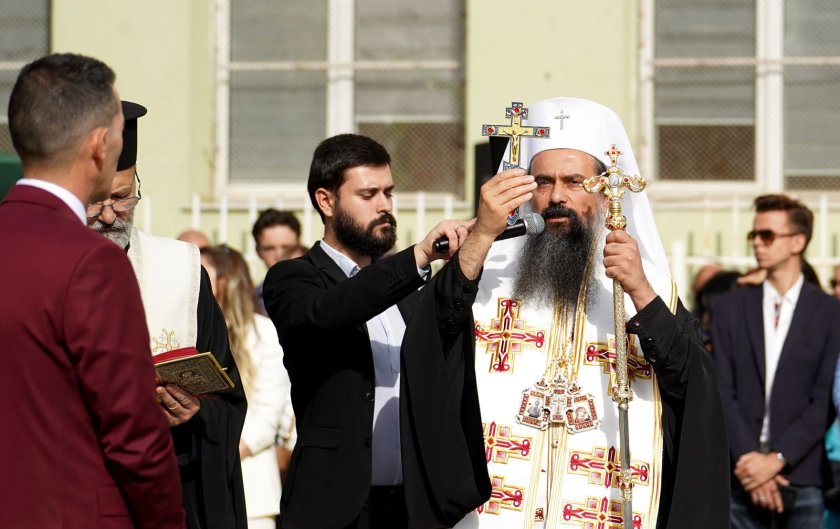 Патриарх Даниил отслужи водосвет за новата учебна година