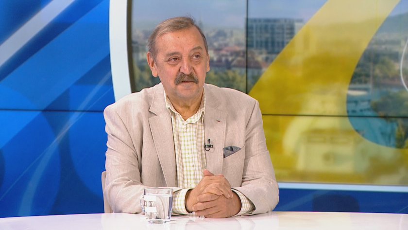 Проф. Кантарджиев: Бременните да се пазят като писани яйца, особено от кашлящи свекърви