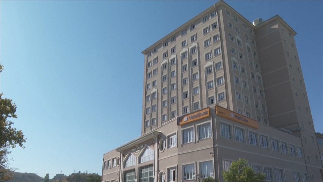 Знаков процес в Турция: Съдът отложи решението за отстраняване на лидера на опозицията