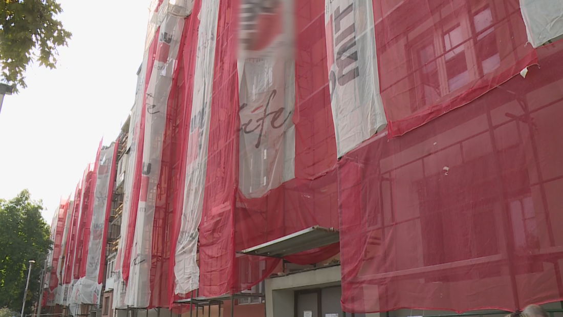 Продължава санирането на блока в Свищов, където падна и почина 80-годишен мъж