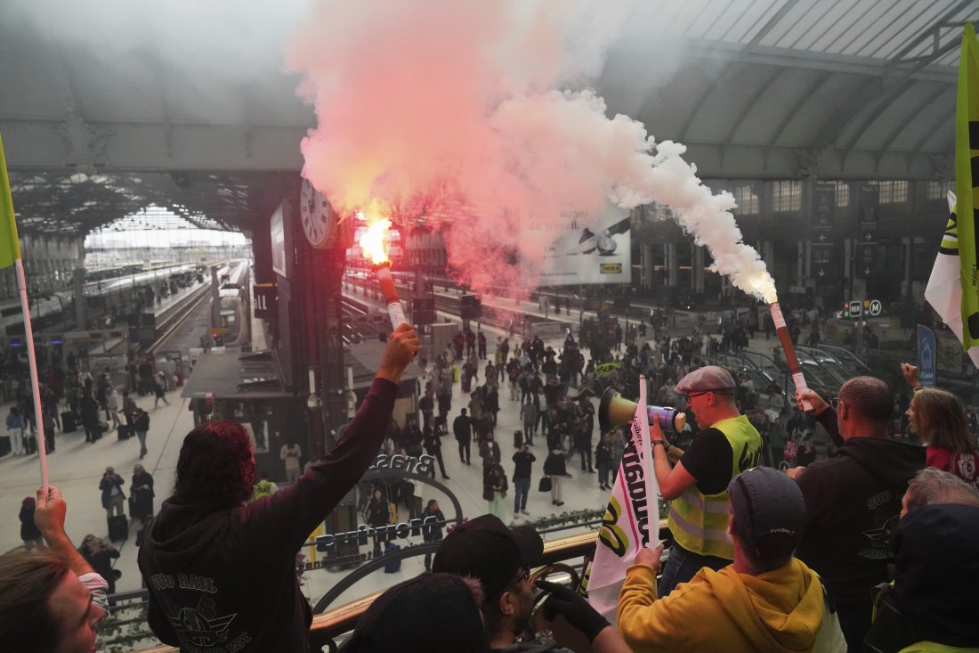 Обща стачка във Франция - протести и транспортен хаос