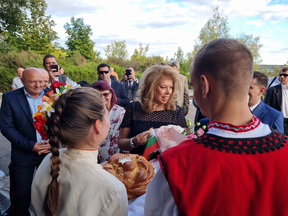 Вицепрезидентът Илияна Йотова е гост на етнофестивала "Единство в многообразието" в Тараклия