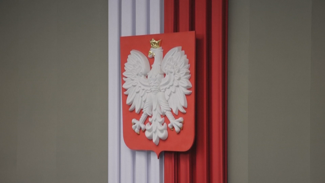 Двама младежи са вдигнали дрона, който прелетя над правителствени сгради във Варшава