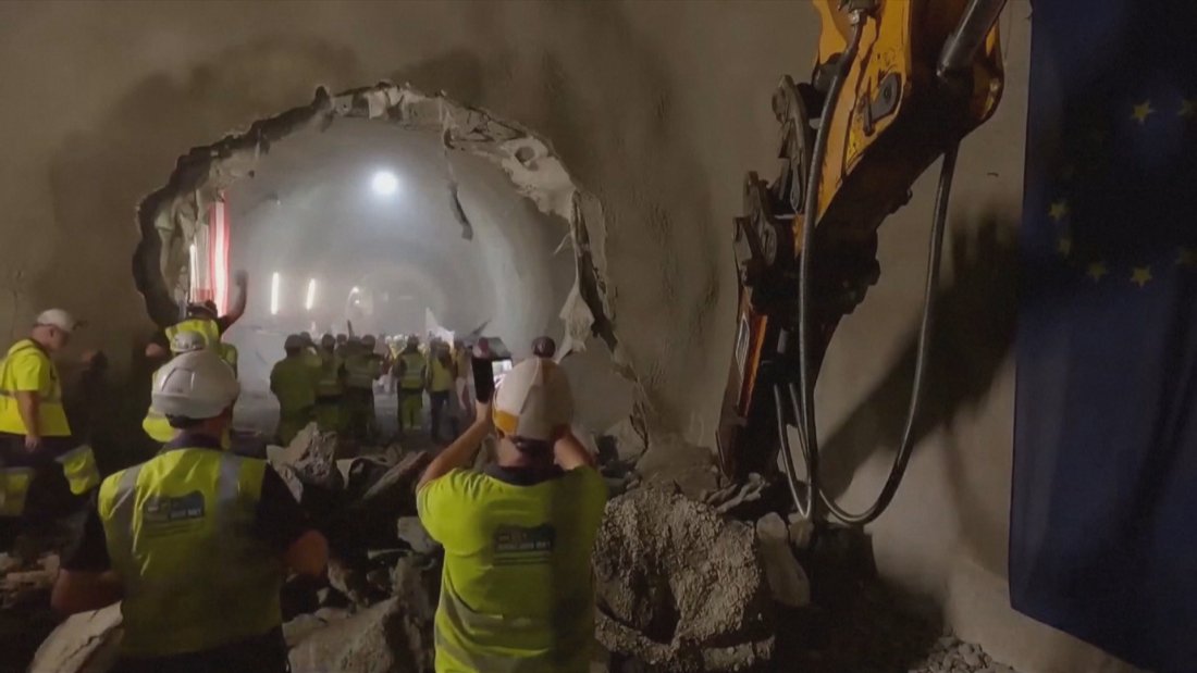 Пробиха тунел между Италия и Австрия под Алпите