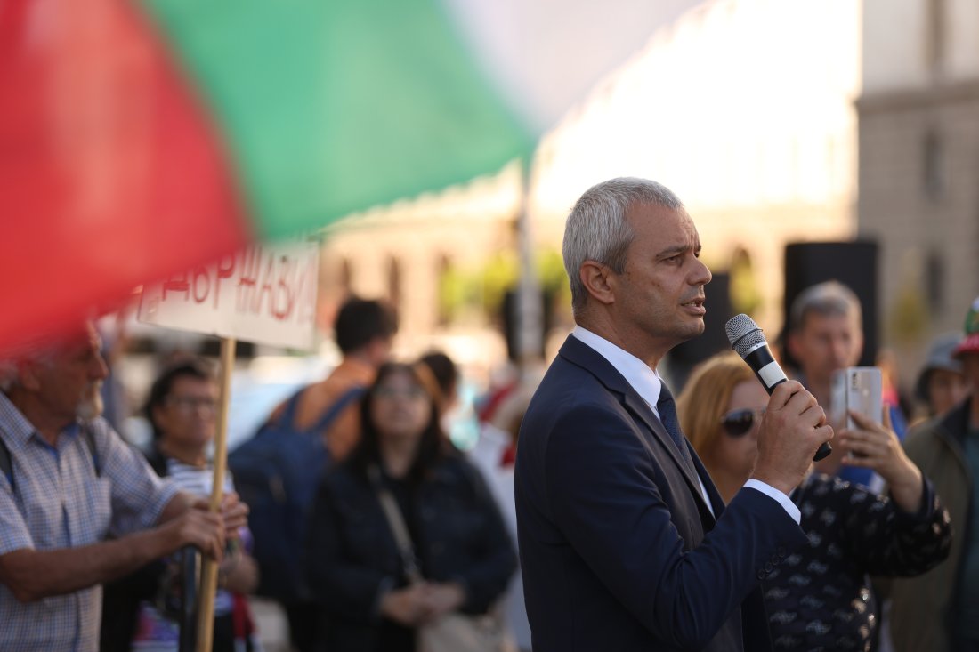 Протест на "Възраждане" блокира центъра на София