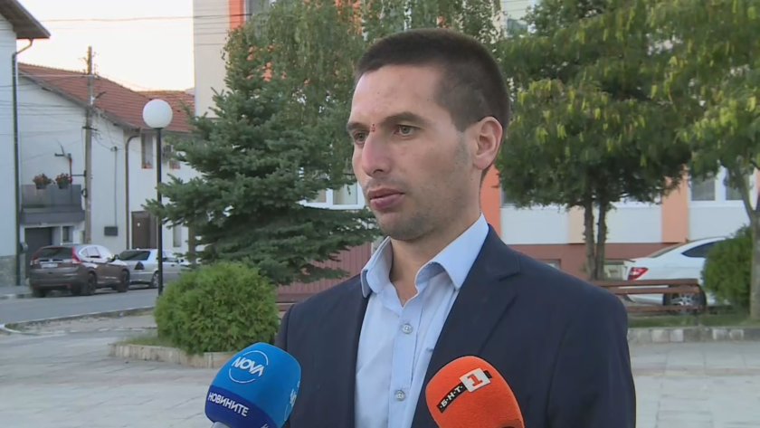 Кебапчета, ракия и незаконни сондажи за вода: Кметът на село Огняново бил бит - хотелиерът "с пръст не го бил докоснал"