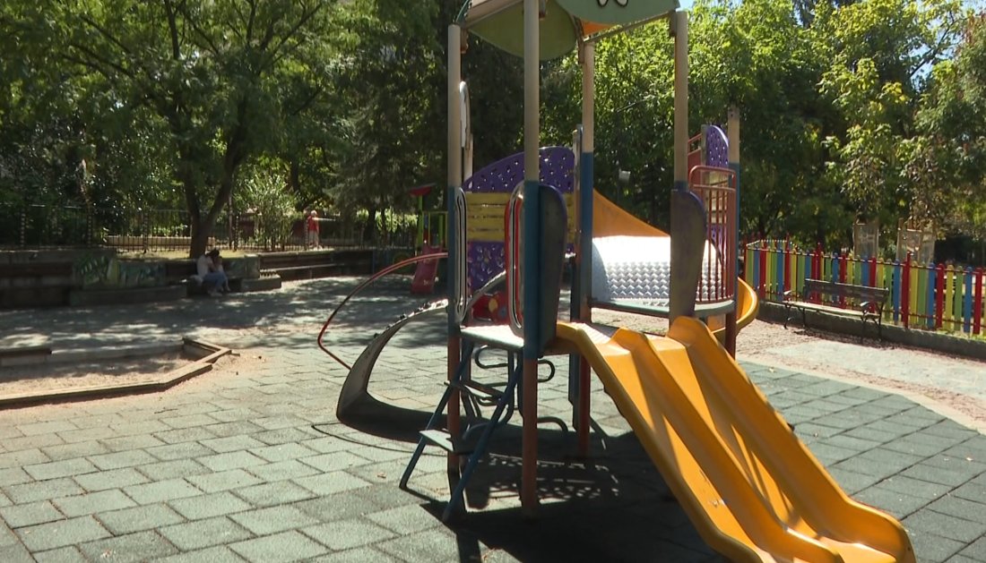 Близо 30 детски площадки в Благоевград се нуждаят от спешен ремонт