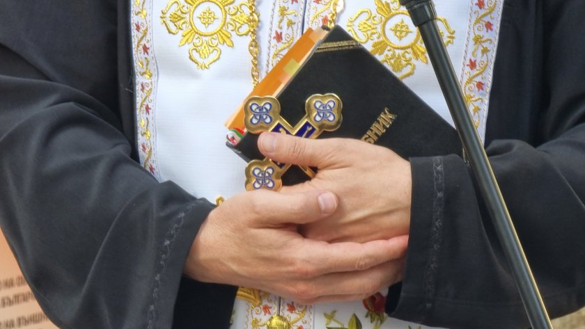 Ще бъдат ли одобрявани учителите по религия от митрополиите?